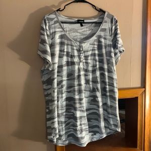 Size 1 Torrid Short Sleeve Tee